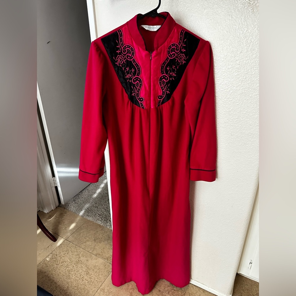 Vintage 80s Full Length Robe Women Small Red Velour Housecoat Made In USA 💎